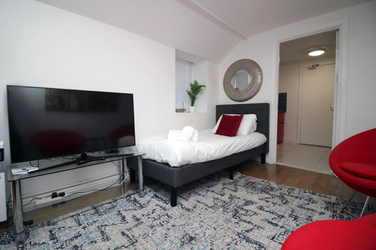 Lovely Studio Flat With Free Parking - Near To City Center Swansea Exteriér fotografie