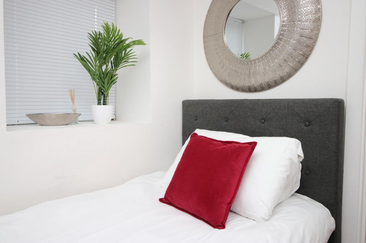 Lovely Studio Flat With Free Parking - Near To City Center Swansea Exteriér fotografie