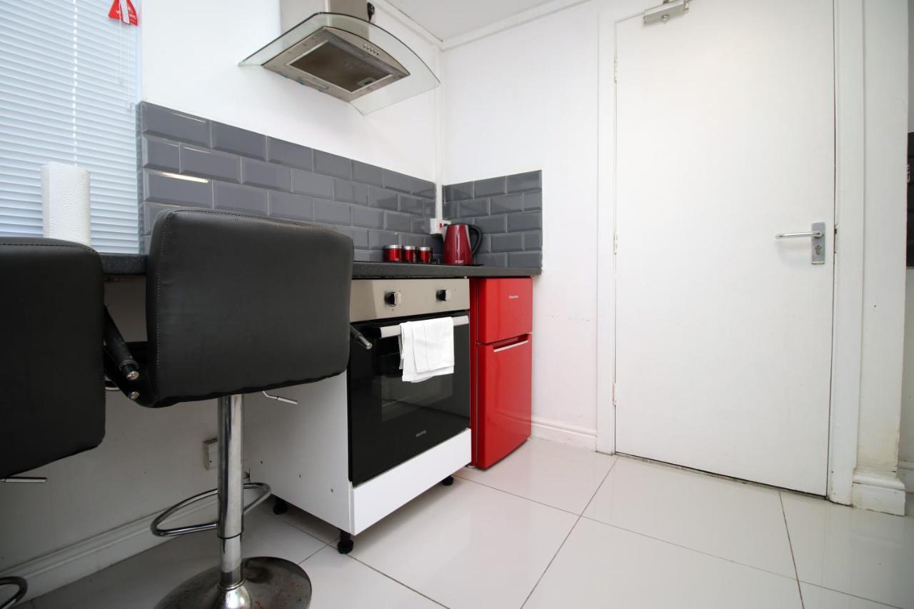 Lovely Studio Flat With Free Parking - Near To City Center Swansea Exteriér fotografie